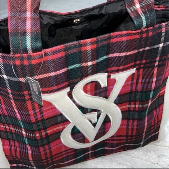 NWT Victoria’s Secret Sherpa Trim Wool Plaid Tote Bag Sherpa Logo Ivory Red - Picture 4 of 12